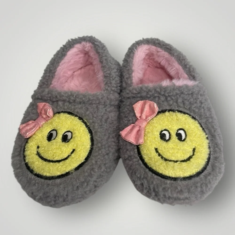 Girls Wonder nation slippers size 7-8